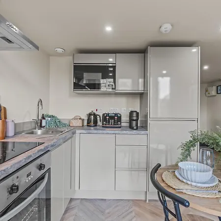 Athenaeum By Alt-Stay - 1 Bed Mezzanine Apartment Contractor And Relocation Accommodation With Fast Wi Fi, Netflix, Kitchen, Dishwasher, Laundry And Self Check In - Long Stay Ready With Weekly And Monthly Rates Leeds (West Yorkshire)